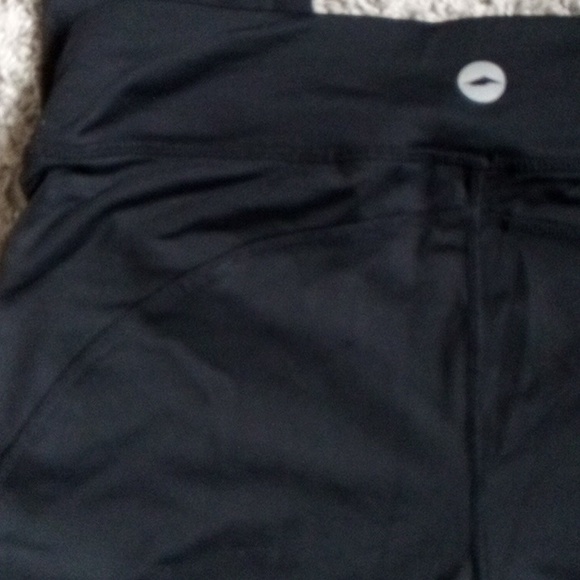 Avia Workout Leggings Size S with Diagonal Mesh Strips - Picture 6 of 6